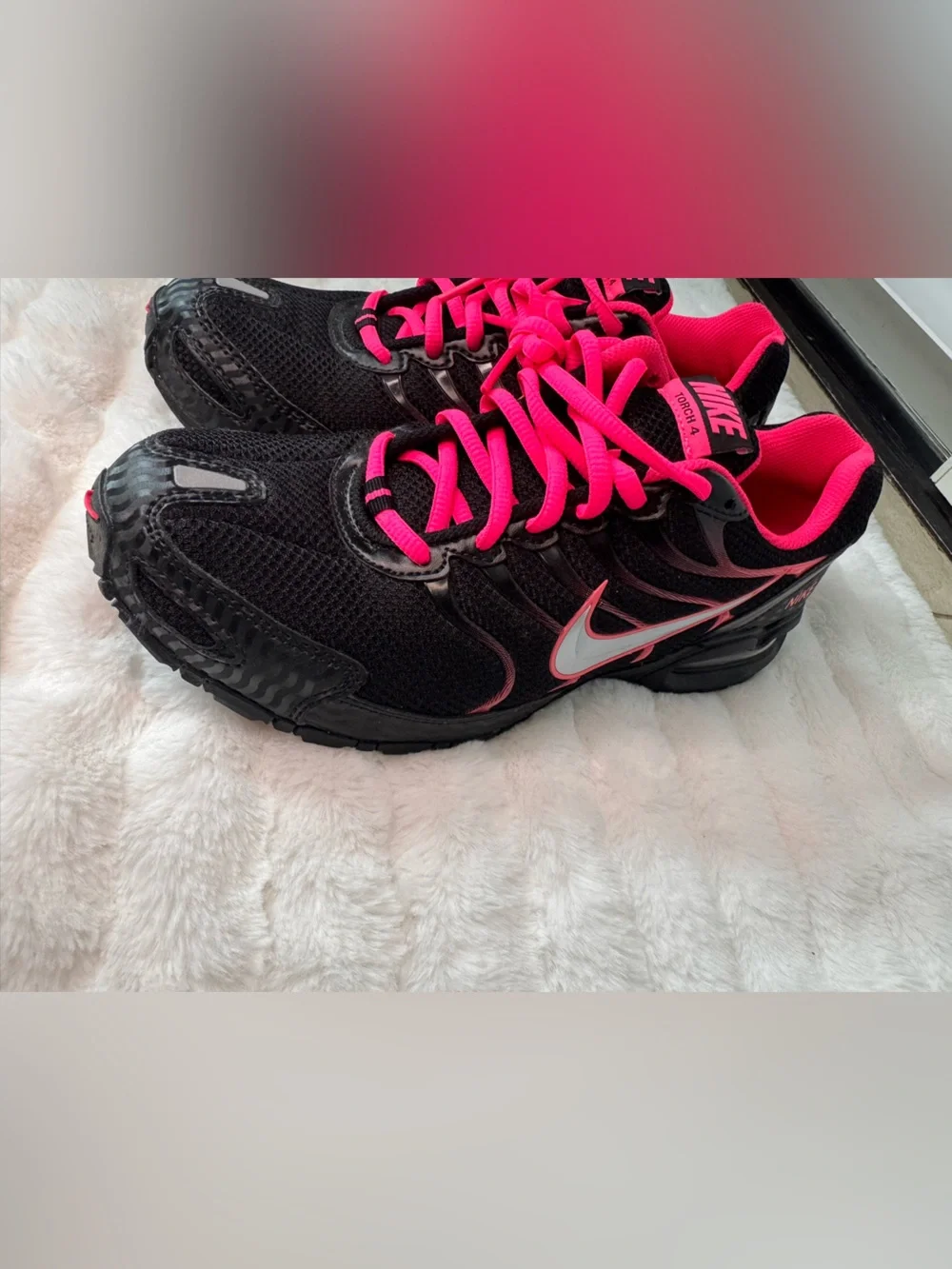 Nike Women's Black & Hot Pink Athletic Running Shoes